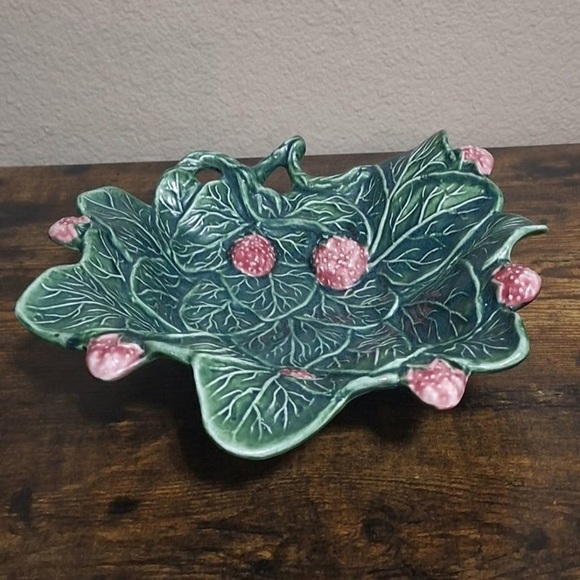 Strawberry Leaf Patch Majolica Footed Serving Bowl - Picture 3 of 10